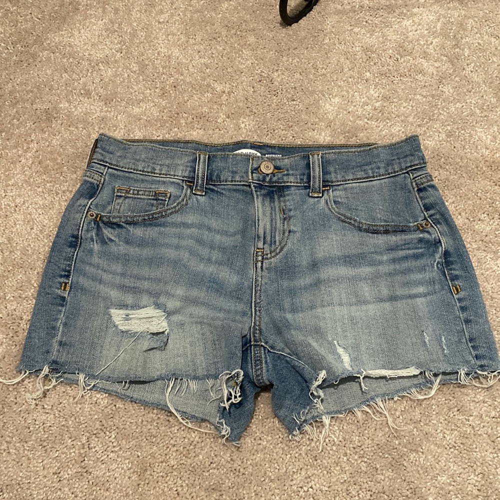 Old Navy women’s denim  boyfriend cutoff shorts, size 2.